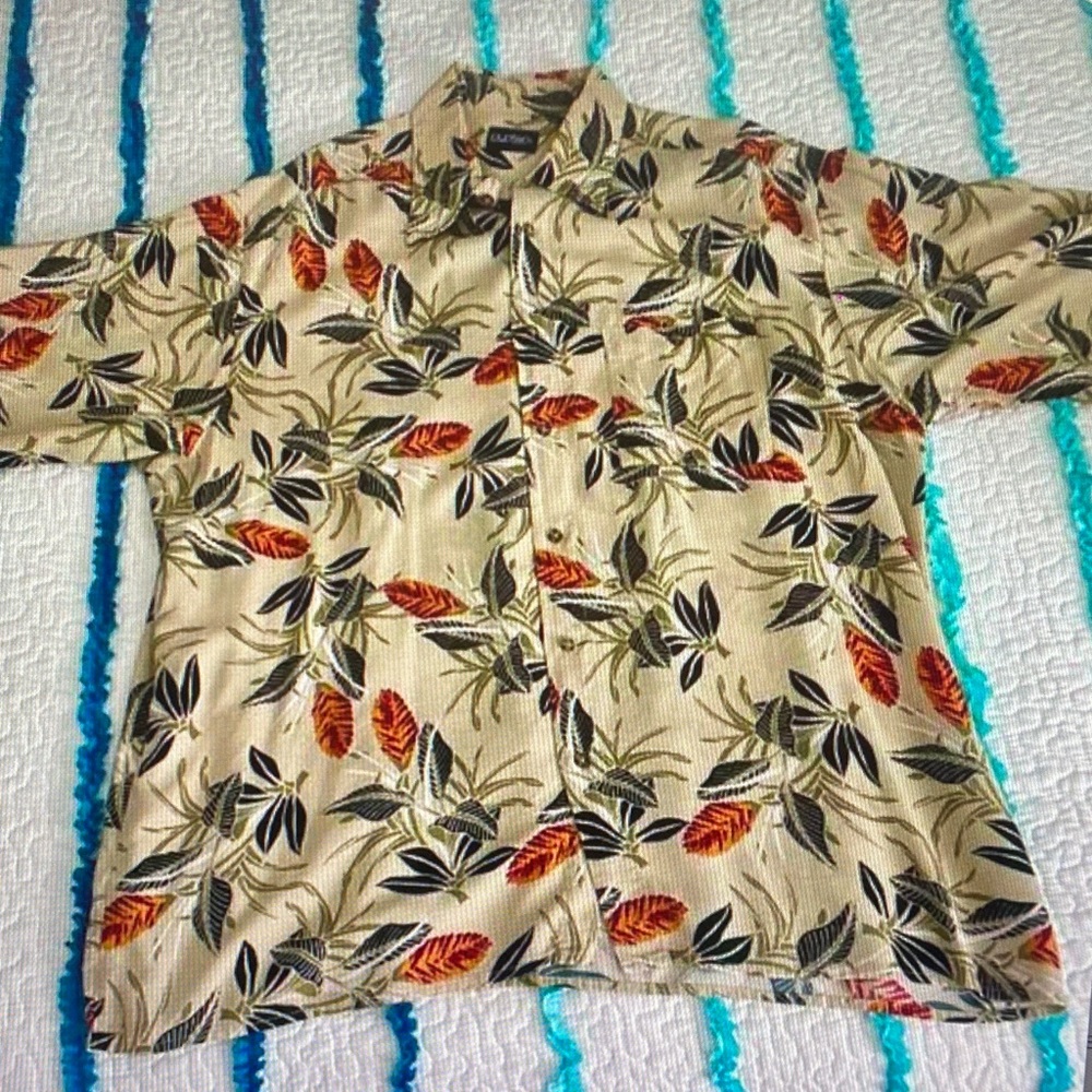 Puritan Beige Short-Sleeve Button-Up Shirt with Red and Green Leaf Motif